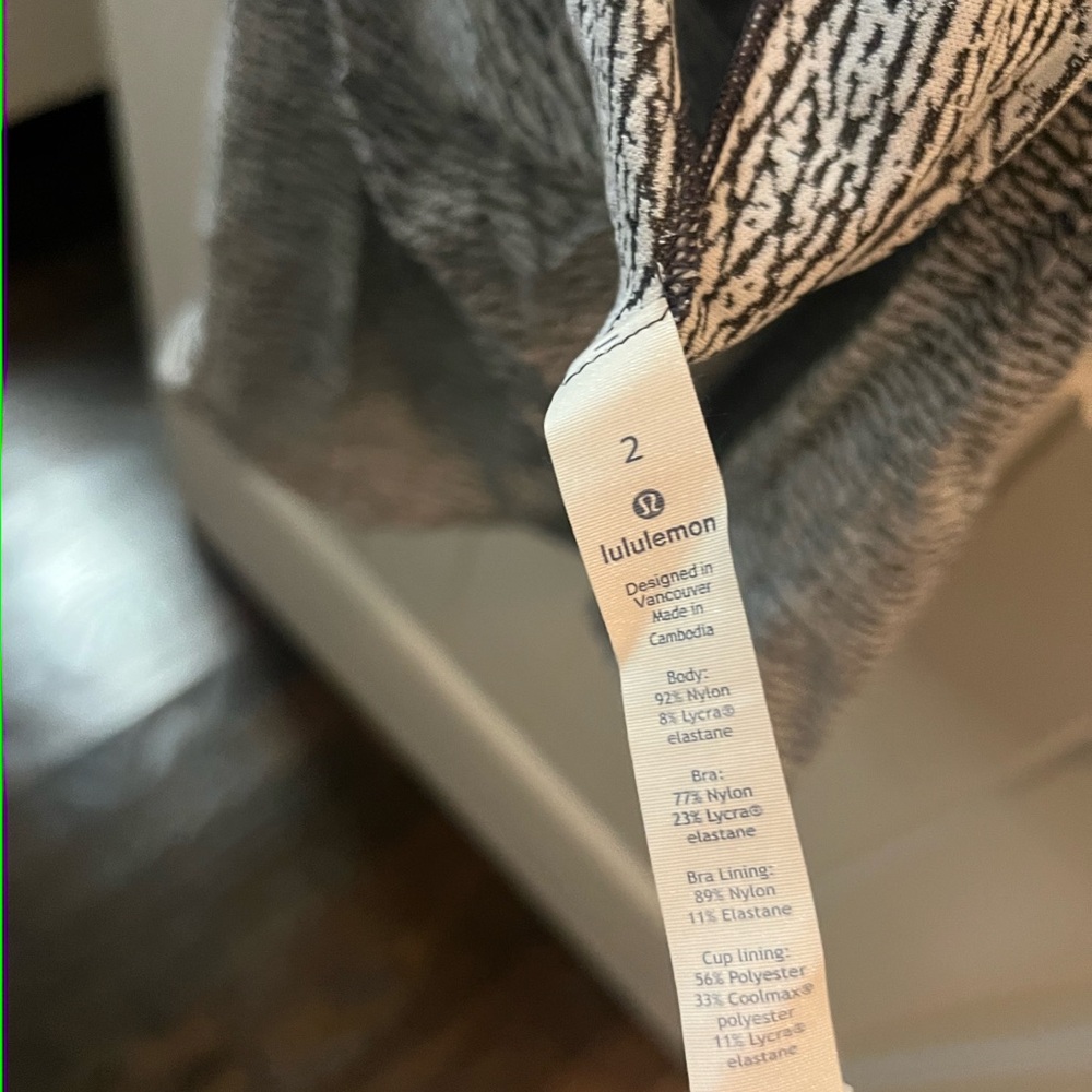 Lululemon top - Picture 2 of 5